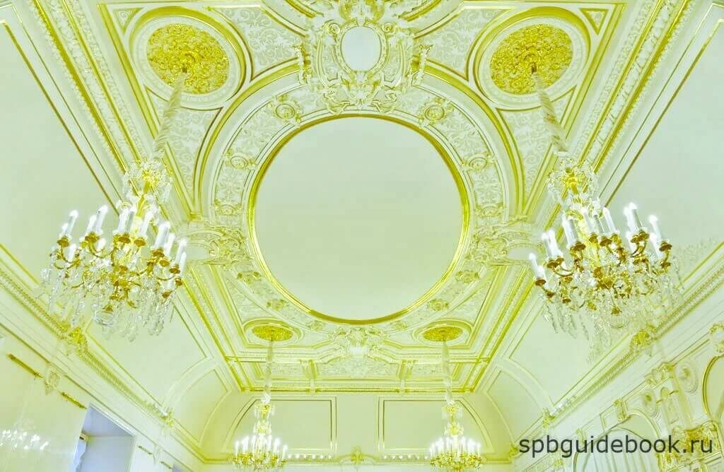 Фото потолочной лепнины в "Орловском" зале Мраморного дворца.