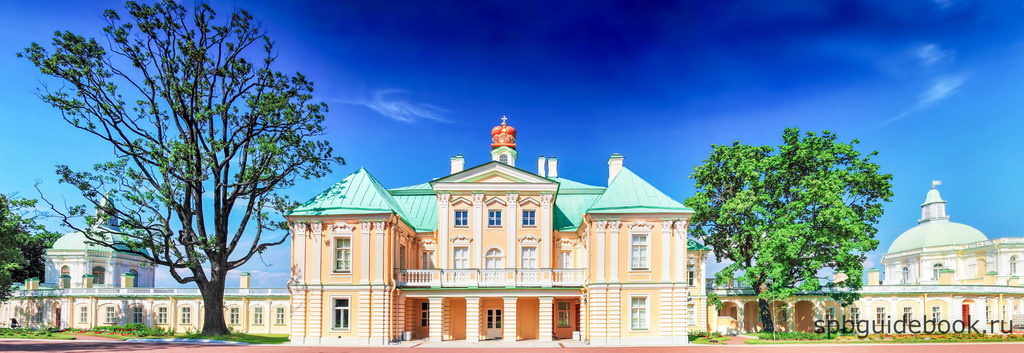 Фасад Большого Меншиковского дворца со стороны Верхнего парка.