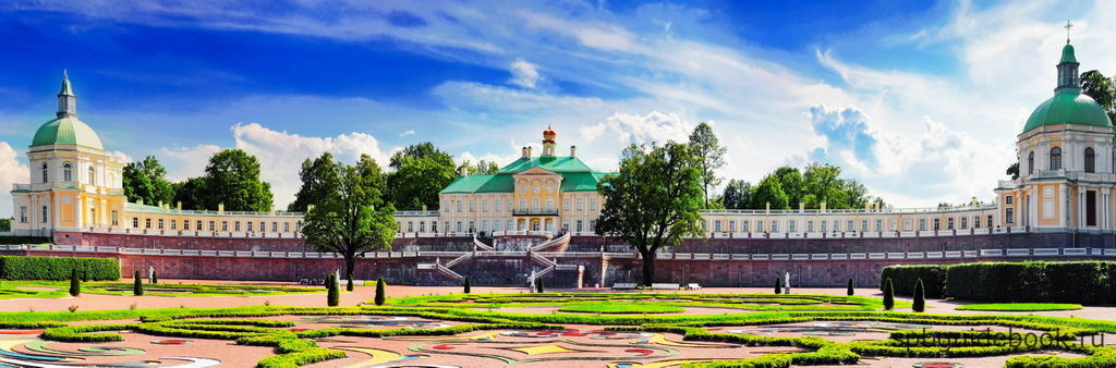 Фасад Большого Меншиковского дворца со стороны Нижнего сада.