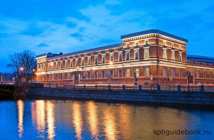 Центральный военно-морской музей в Санкт-Петербурге.