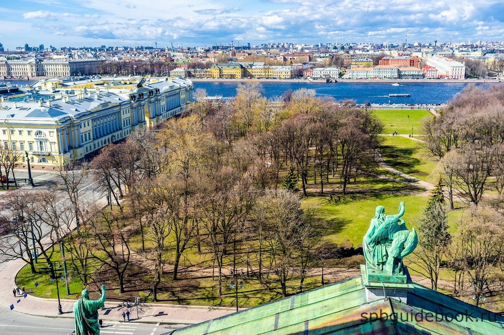 Вид Александровского сада с крыши Исаакиевского собора.