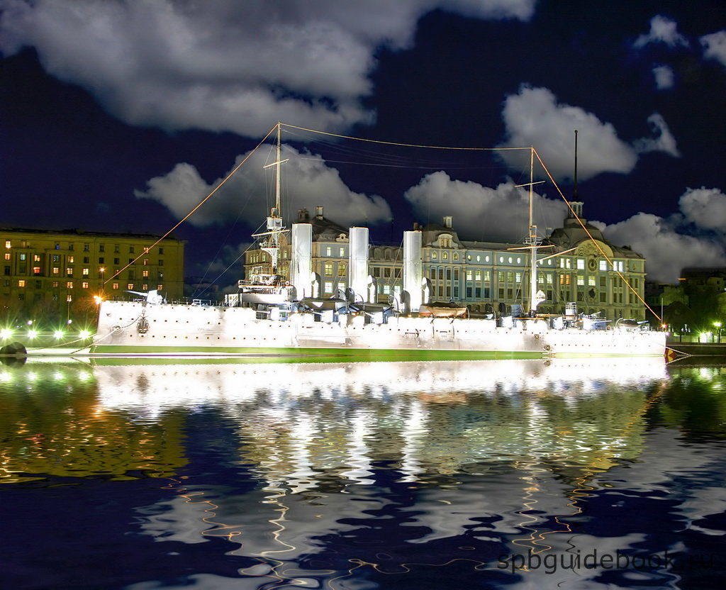 Крейсер "Аврора" в Санкт-Петербурге.