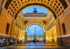 Фото Триумфальной арки, соединяющей Невский проспект и Дворцовую площадь в Санкт-Петербурге.
